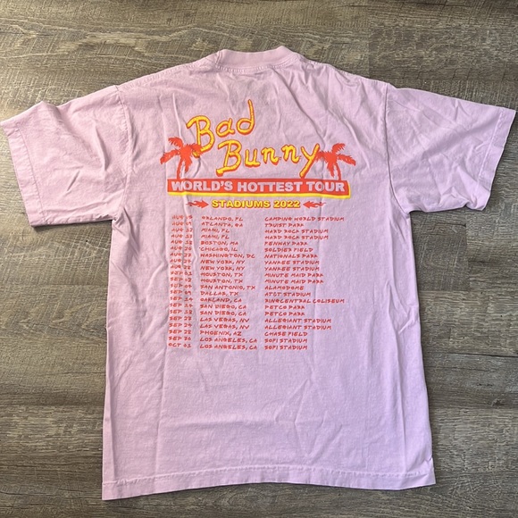 Official 2022 Bad Bunny Un Verano Sin Ti World's Hottest Tour Pink Shirt Small - Picture 4 of 4